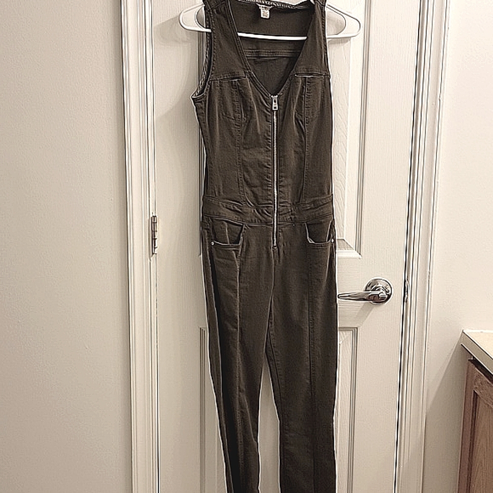 Sleeveless romper
